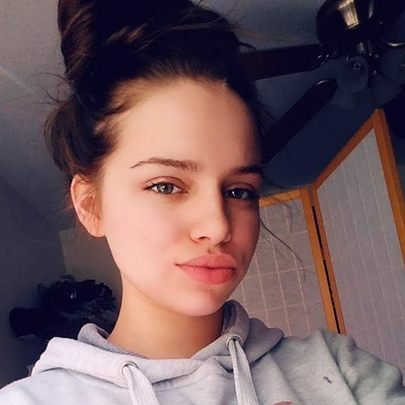 Meet your Posher, Haylee - Picture 1 of 1